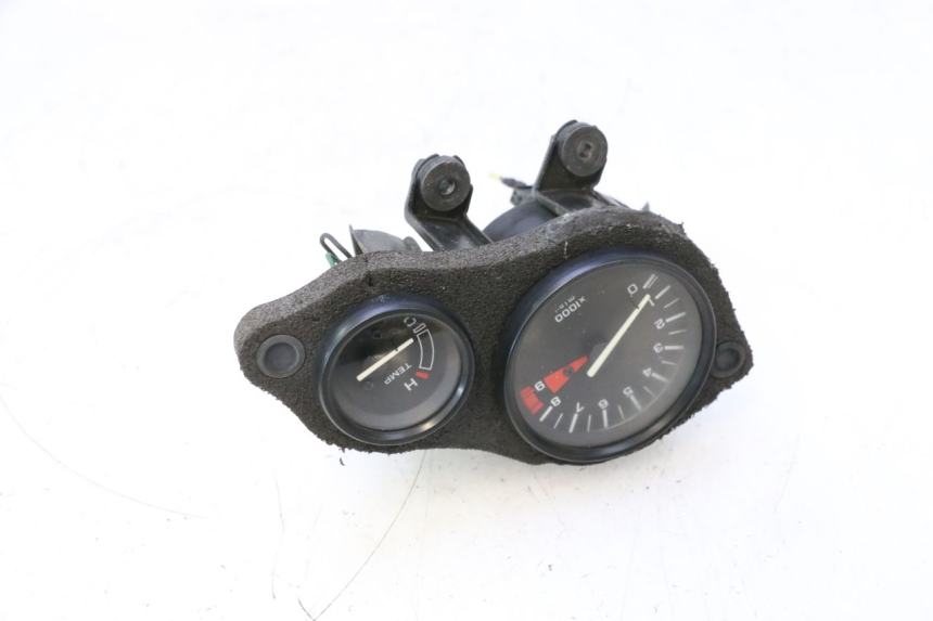 photo de COMPTE TOUR HONDA XRV AFRICA TWIN 750 (1990 - 1992) - Points de fixation