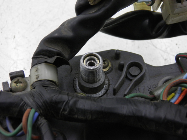 photo de COMPTEUR  HONDA NH VISION 50 (1985 - 1994) - Points de fixation