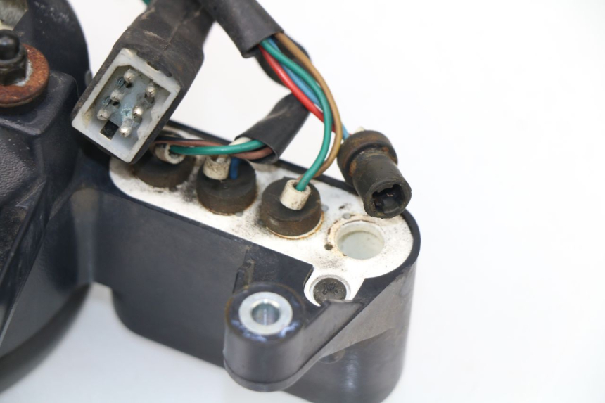 photo de COMPTEUR  APRILIA TUONO 125 (2003 - 2005) - Gros plan technique