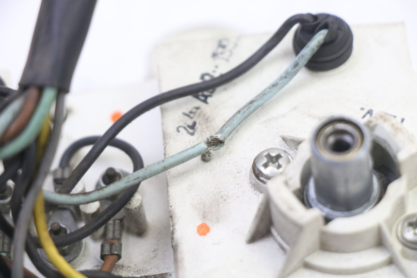 photo de COMPTEUR  MBK BOOSTER NEXT GENERATION 50 (1995 - 1998) - Points de fixation