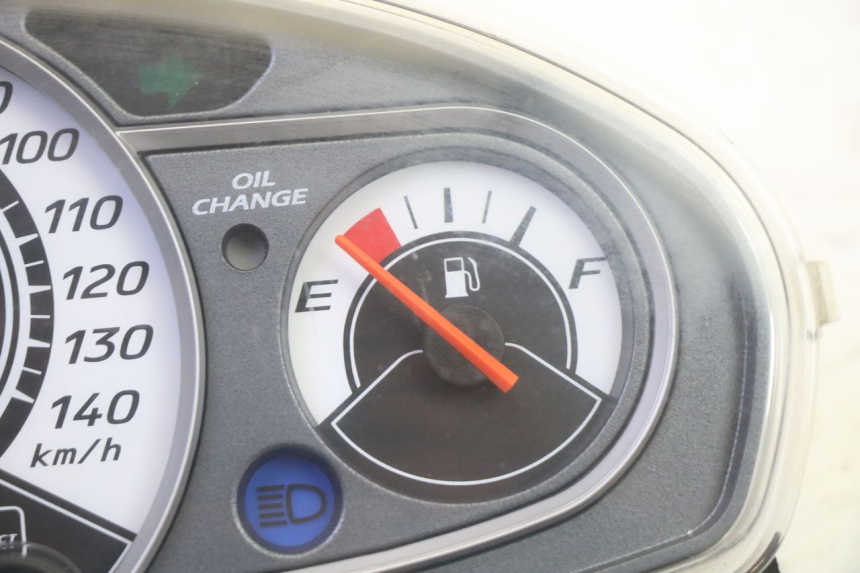 photo de COMPTEUR SUZUKI BURGMAN 125 (2007 - 2014) - Gros plan technique