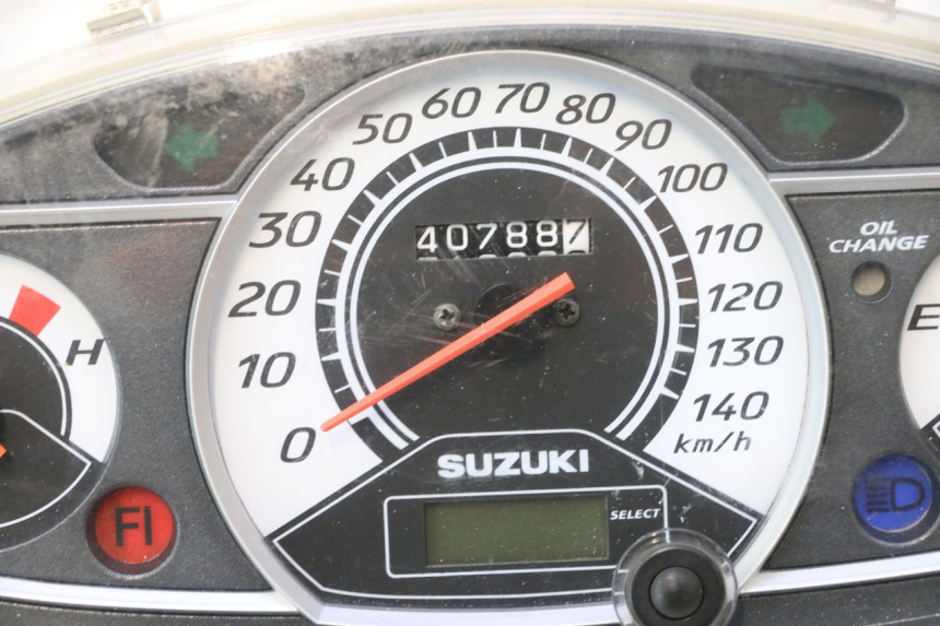 photo de COMPTEUR SUZUKI BURGMAN 125 (2007 - 2014) - Gros plan technique
