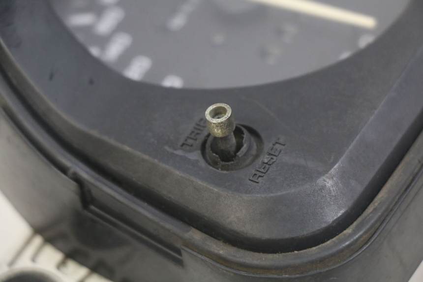 photo de COMPTEUR HONDA CBR F SC25 1000 (1989 - 1992) - Zoom état d’usage