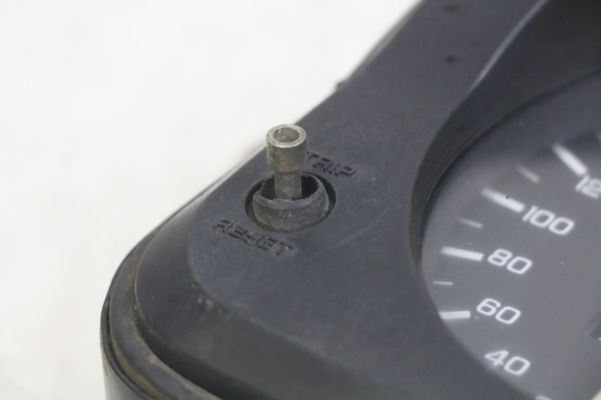 photo de COMPTEUR HONDA CBR F SC25 1000 (1989 - 1992) - Autre angle de vue