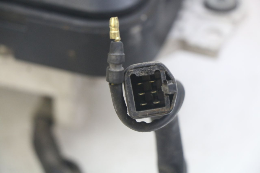 photo de COMPTEUR HONDA CBR F SC25 1000 (1989 - 1992) - Gros plan technique