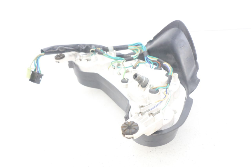 photo de COMPTEUR  HONDA CBR R 125 (2003 - 2006) - Gros plan technique