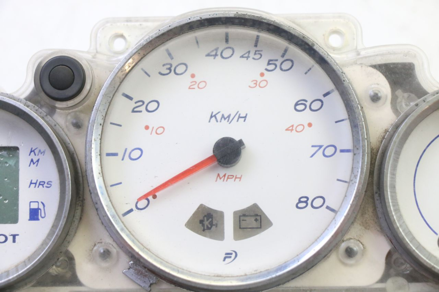 photo de COMPTEUR PEUGEOT ELYSTAR 50 (2002 - 2014) - Gros plan technique