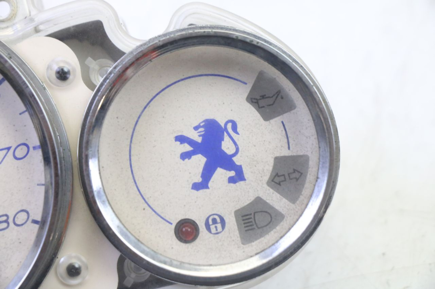 photo de COMPTEUR PEUGEOT ELYSTAR 50 (2002 - 2014) - Gros plan technique