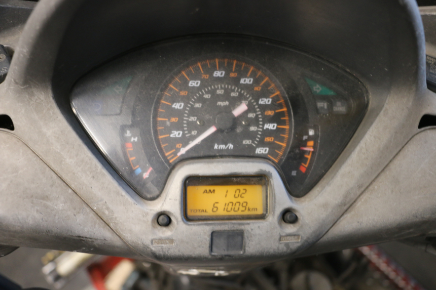 photo de COMPTEUR HONDA FES PANTHEON 125 (2003 - 2007) - Détail de la pièce