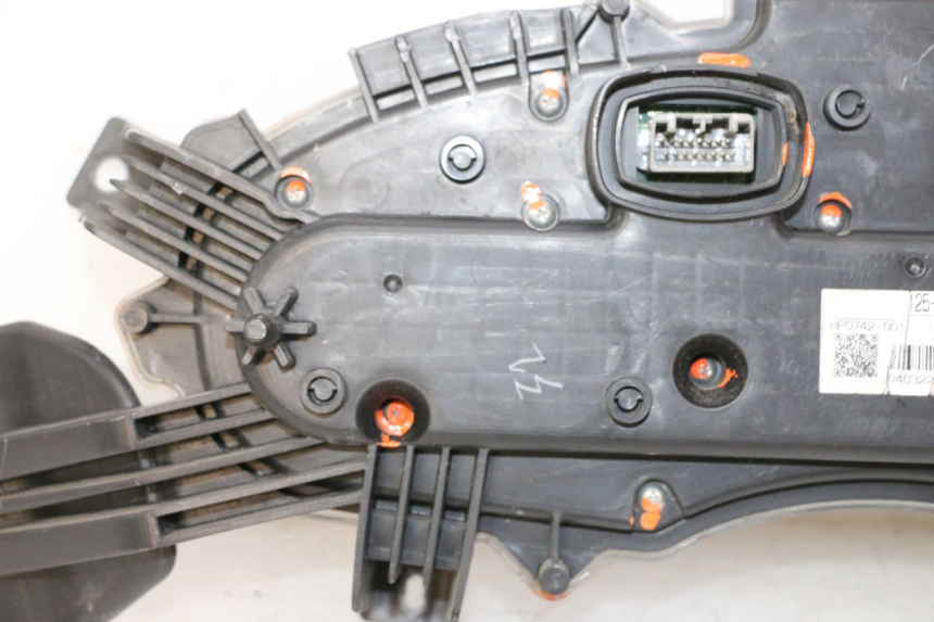 photo de COMPTEUR HONDA FES S-WING SWING ABS 125 (2007 - 2015) - Détails caractéristiques