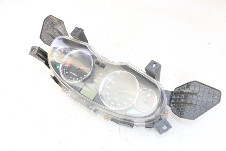 photo de COMPTEUR HONDA FES S-WING SWING ABS 125 (2007 - 2015) - Photo complémentaire