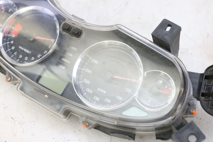 photo de COMPTEUR HONDA FES S-WING SWING ABS 125 (2007 - 2015) - Inspection visuelle