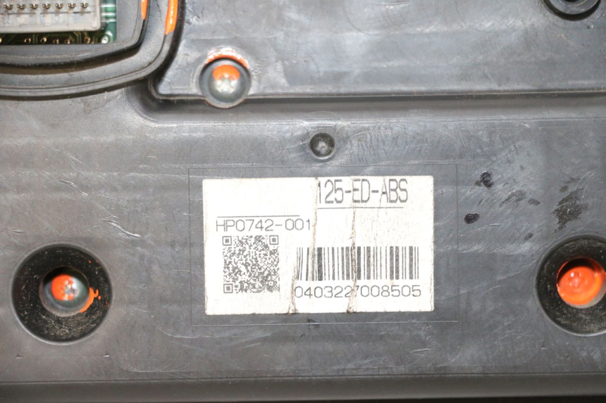 photo de COMPTEUR HONDA FES S-WING SWING ABS 125 (2007 - 2015) - Marquages et références