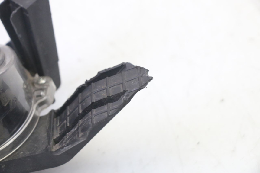 photo de COMPTEUR HONDA FES S-WING SWING ABS 125 (2007 - 2015) - Points de fixation