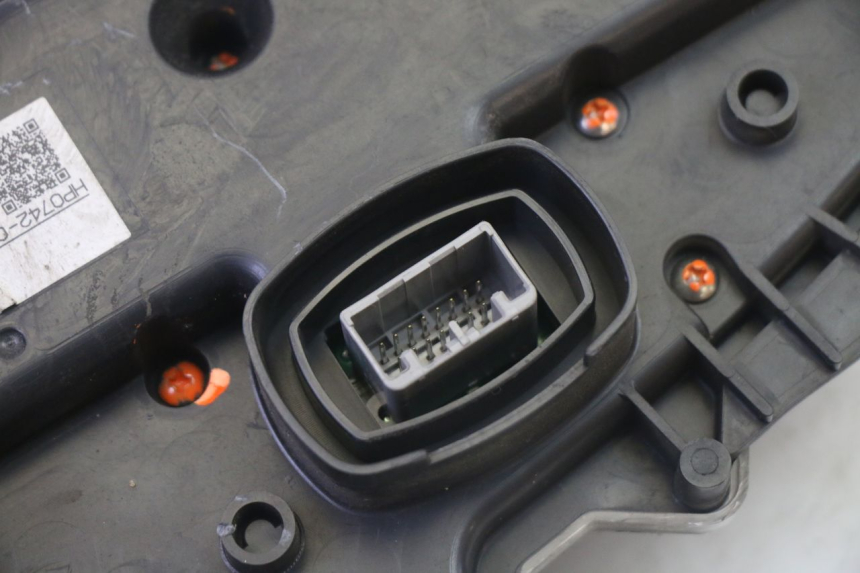 photo de COMPTEUR HONDA FES S-WING SWING ABS 125 (2007 - 2015) - Zoom composants