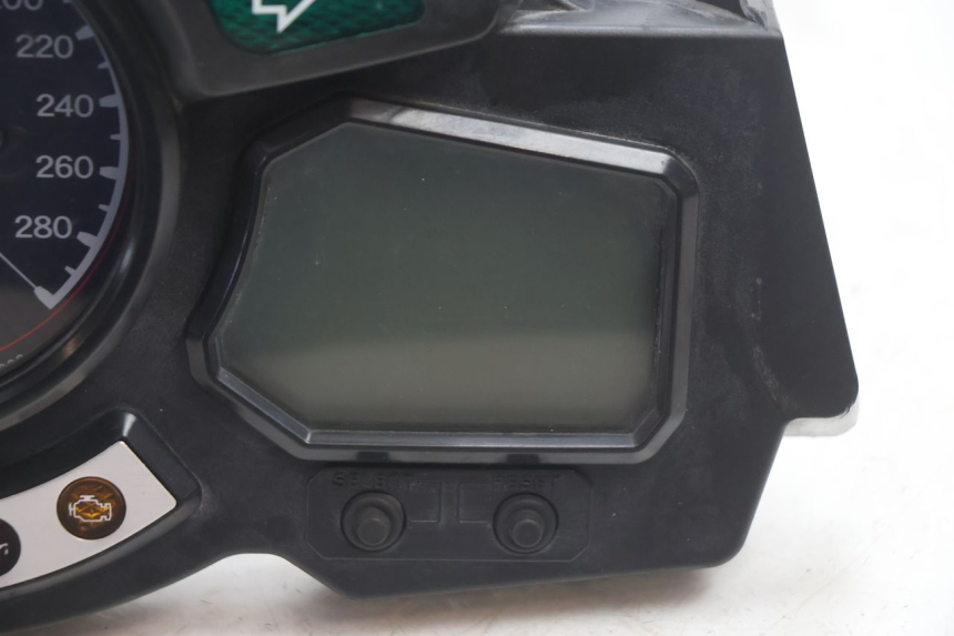 photo de COMPTEUR  YAMAHA FJR 1300 (2001 - 2005) - Gros plan technique