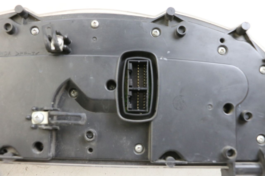 photo de COMPTEUR  HONDA FJS SILVER WING SILVERWING 400 (2005 - 2008) - Points de fixation