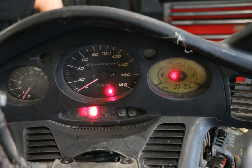 photo de COMPTEUR  HONDA FJS SILVER WING SILVERWING 400 (2005 - 2008) - Zoom état d’usage
