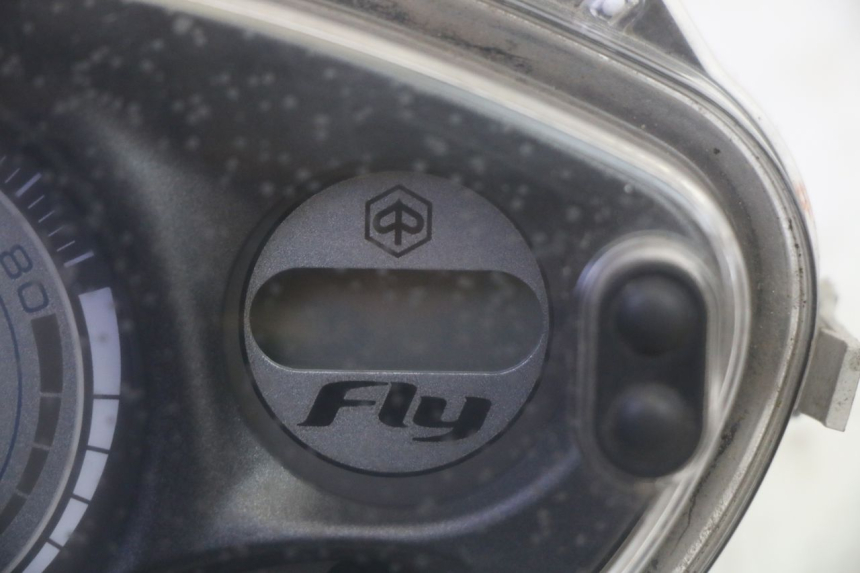 photo de COMPTEUR PIAGGIO FLY 4T 50 (2013 - 2017) - Gros plan technique