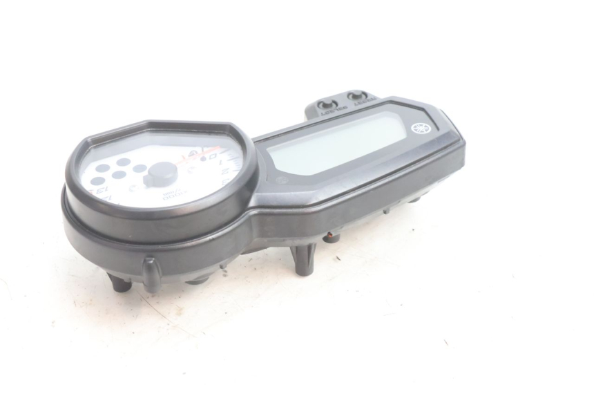 photo de COMPTEUR  YAMAHA FZ8 800 (2010 - 2016) - Gros plan technique