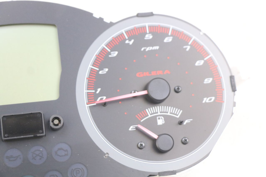 photo de COMPTEUR GILERA GP 800 (2007 - 2013) - Zoom composants