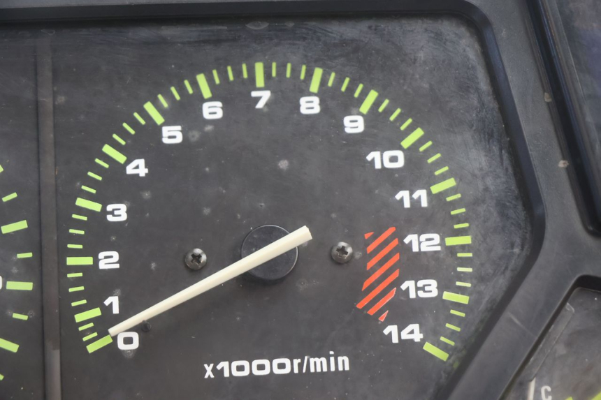 photo de COMPTEUR  KAWASAKI GPX F ZX750F 750 (1986 - 1990) - Gros plan technique