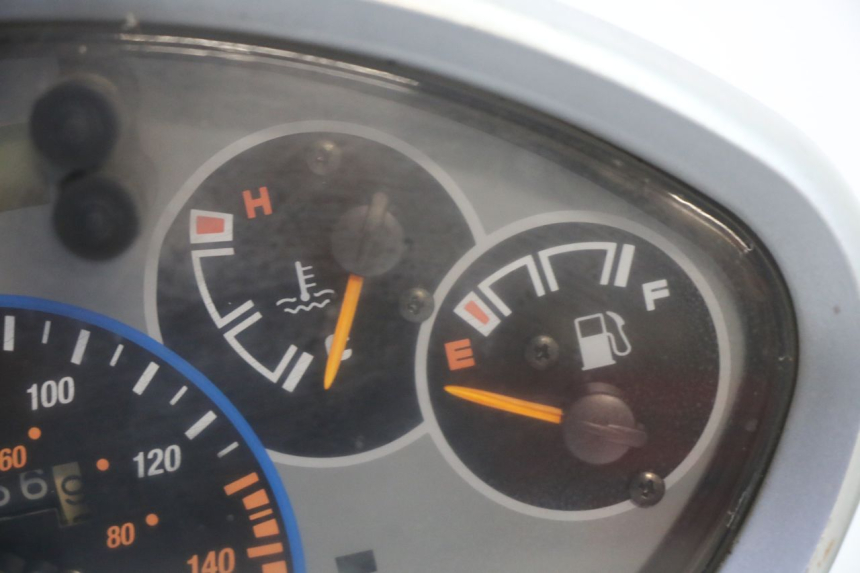 photo de COMPTEUR  KYMCO GRAND DINK 125 (2002 - 2007) - Autre angle de vue