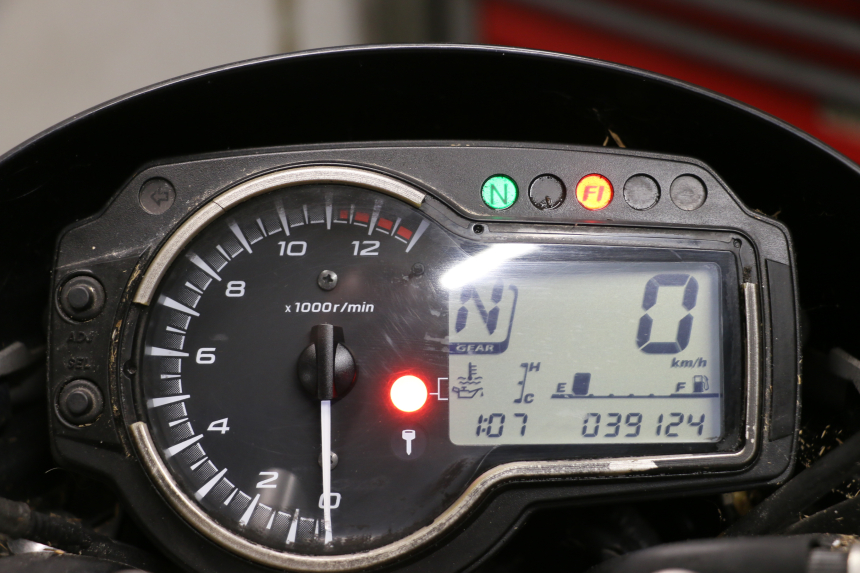 photo de COMPTEUR  SUZUKI GSR 750 (2011 - 2017) - Détail de la pièce