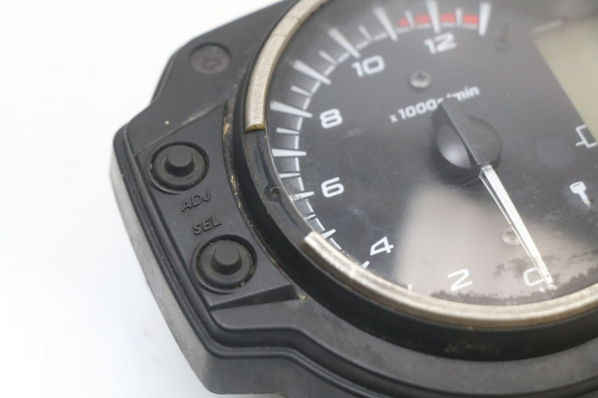 photo de COMPTEUR  SUZUKI GSR 750 (2011 - 2017) - Autre angle de vue