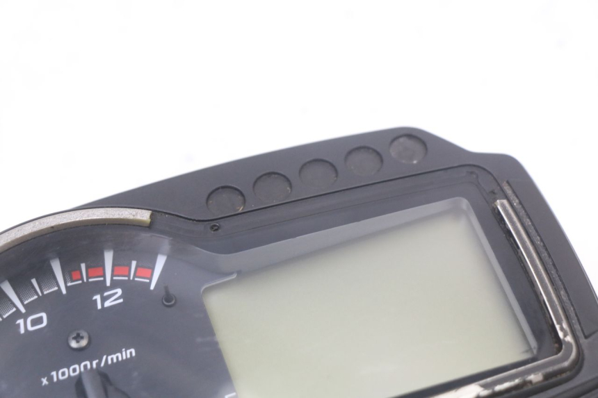 photo de COMPTEUR  SUZUKI GSR 750 (2011 - 2017) - Gros plan technique