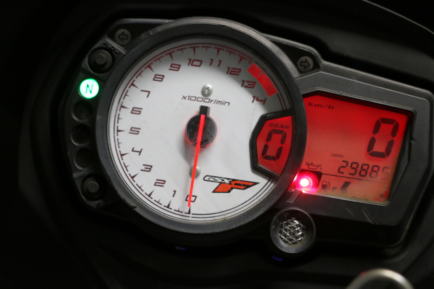 photo de COMPTEUR  SUZUKI GSX F GSXF 650 (2007 - 2015) - Gros plan technique