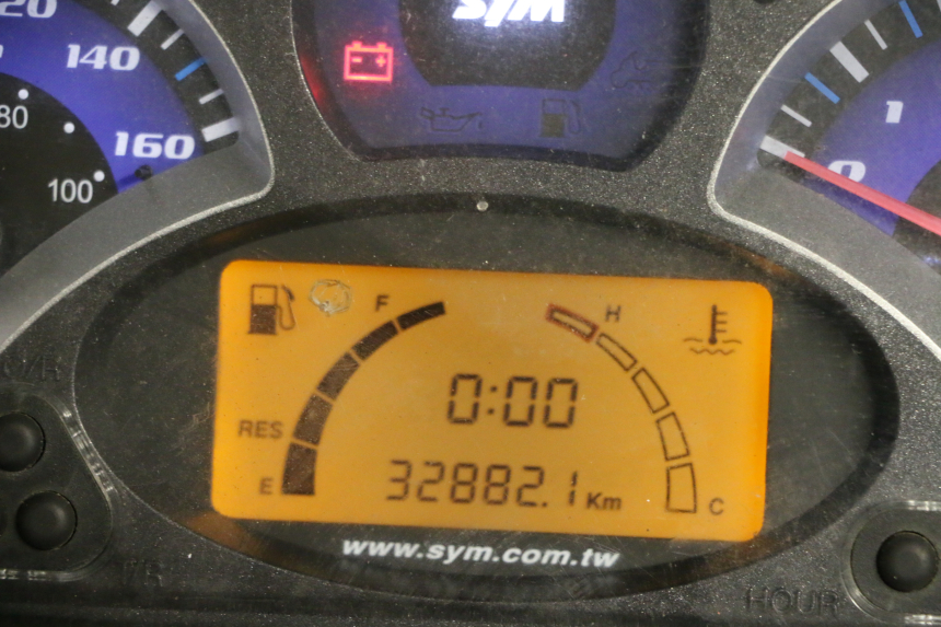 photo de COMPTEUR  SYM GTS EVO 125 (2009 - 2013) - Gros plan technique
