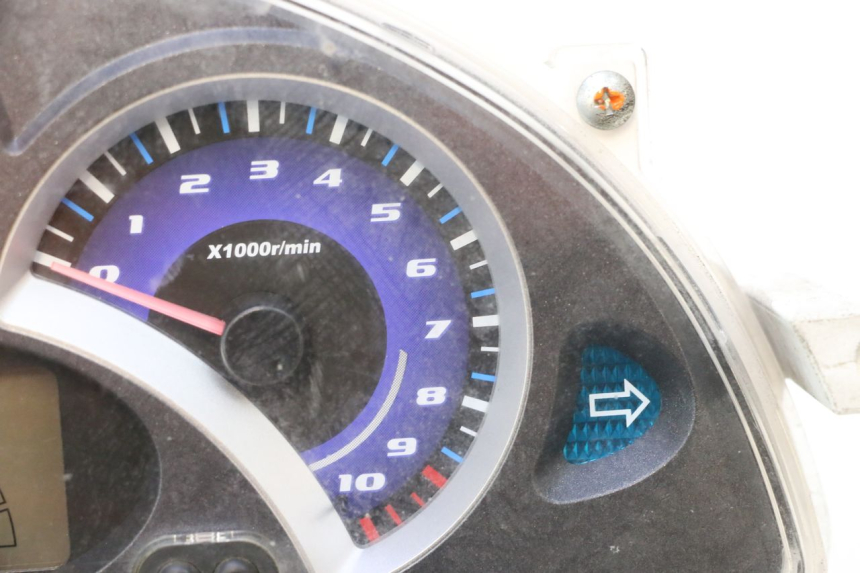photo de COMPTEUR  SYM GTS EVO 125 (2009 - 2013) - Gros plan technique
