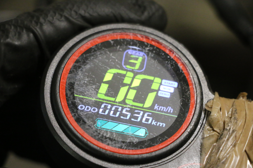 photo de COMPTEUR  HITWAY H5 1 - Autre angle de vue