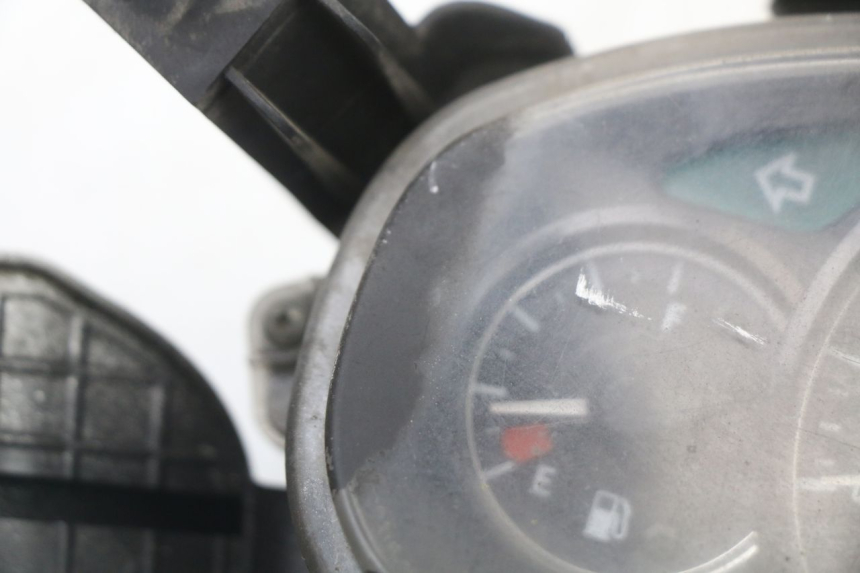 photo de COMPTEUR  HONDA FES S-WING SWING 125 (2007 - 2015) - Zoom état d’usage