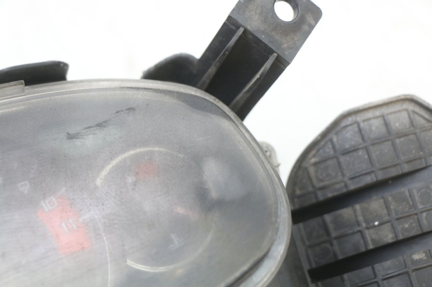 photo de COMPTEUR  HONDA FES S-WING SWING 125 (2007 - 2015) - Gros plan technique