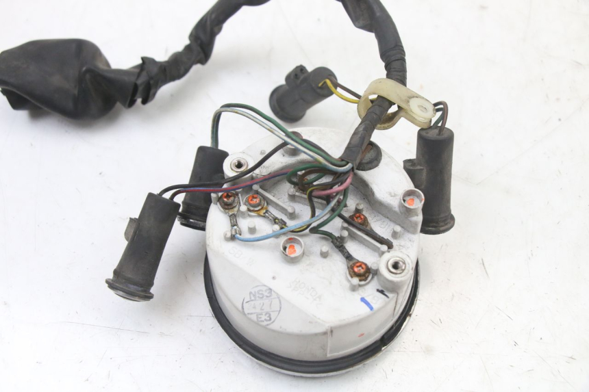 photo de COMPTEUR  HONDA VT C2 SHADOW 750 (1997 - 2001) - Points de fixation