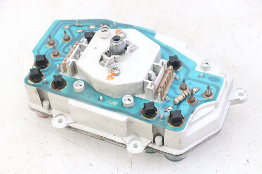 photo de COMPTEUR  PEUGEOT JET FORCE CARBU 50 (2003 - 2016) - Autre angle de vue