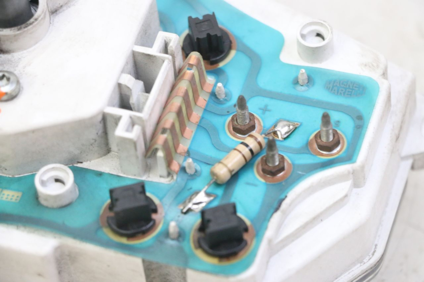 photo de COMPTEUR  PEUGEOT JET FORCE CARBU 50 (2003 - 2016) - Gros plan technique