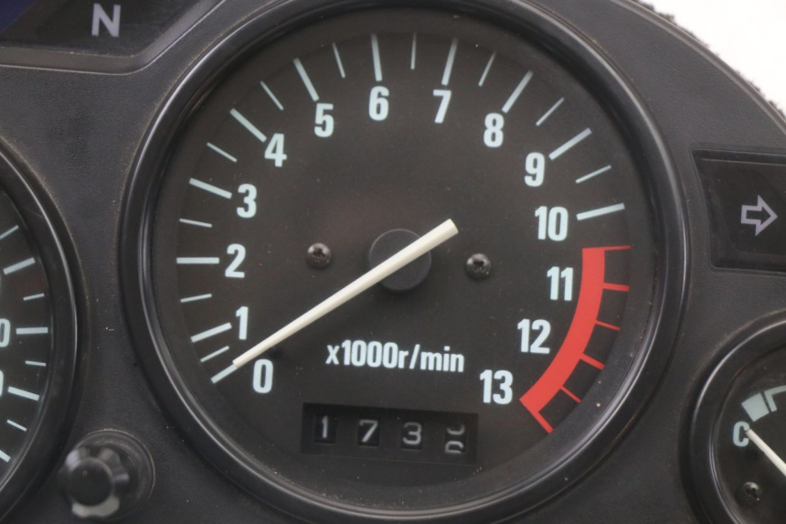 photo de COMPTEUR  KAWASAKI GTR 1000 (1994 - 2004) - Gros plan technique