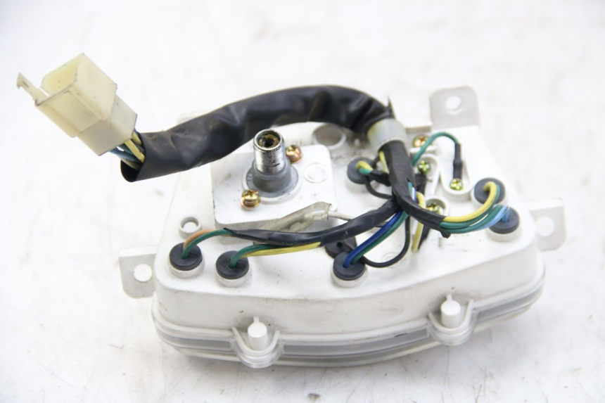 photo de COMPTEUR PEUGEOT KISBEE 2T 50 (2010 - 2017) - Détail de la pièce