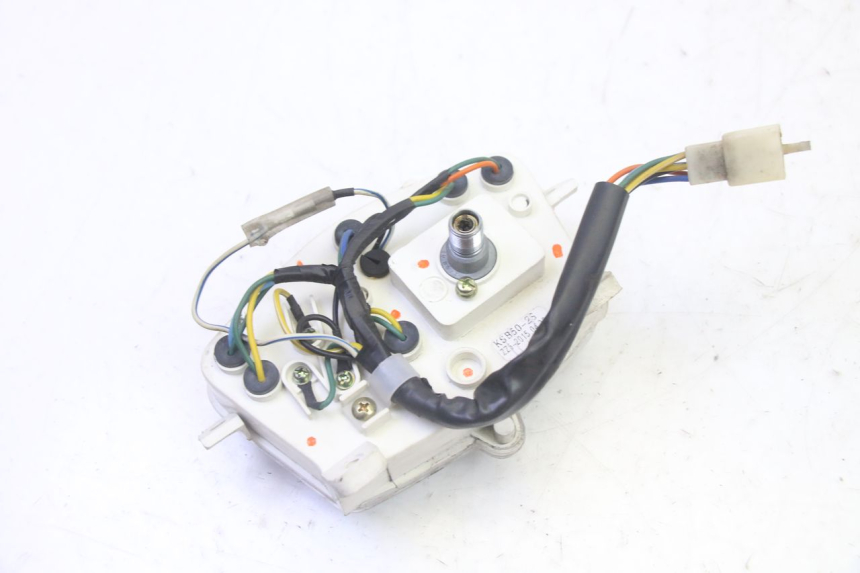 photo de COMPTEUR PEUGEOT KISBEE 2T 50 (2010 - 2017) - Points de fixation