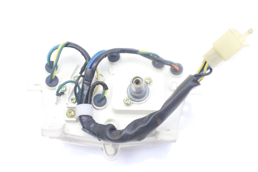 photo de COMPTEUR PEUGEOT KISBEE 4T 50 (2010 - 2017) - Gros plan technique