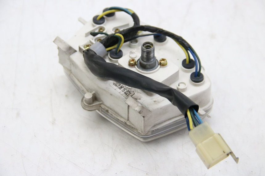 photo de COMPTEUR PEUGEOT KISBEE 4T 50 (2018 - 2022) - Autre angle de vue