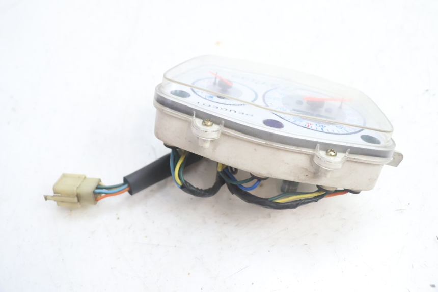 photo de COMPTEUR PEUGEOT KISBEE 4T 50 (2010 - 2017) - Vue d’ensemble