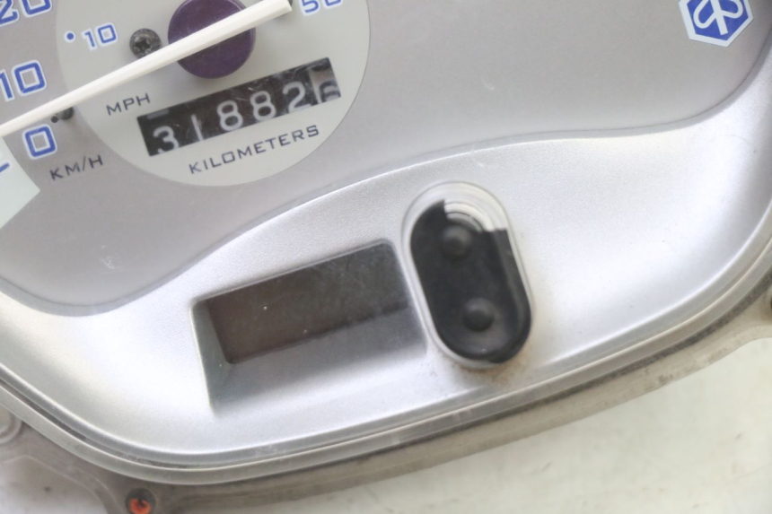 photo de COMPTEUR  PIAGGIO LIBERTY 4T 50 (2009 - 2015) - Gros plan technique