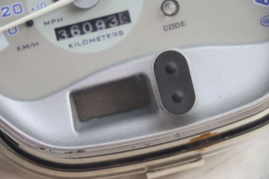 photo de COMPTEUR  PIAGGIO LIBERTY 125 (1998 - 2008) - Gros plan technique