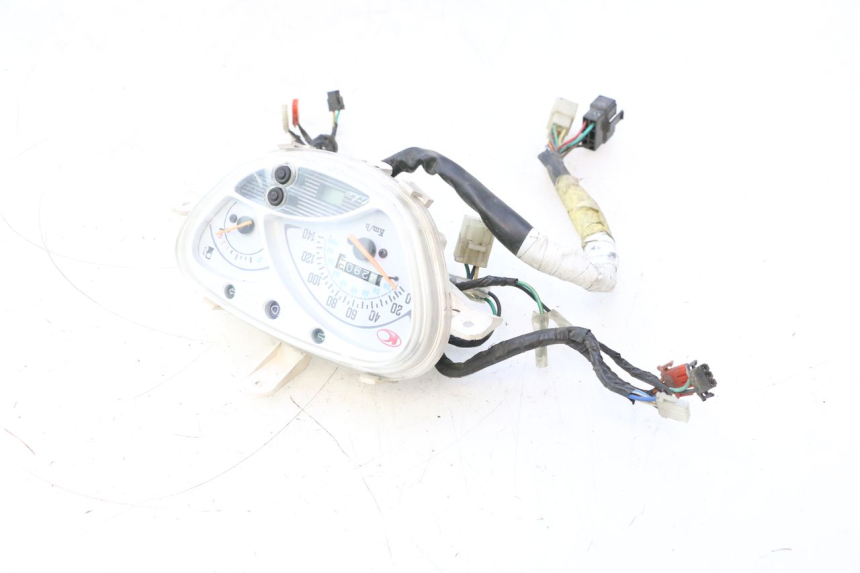 photo de COMPTEUR KYMCO LIKE 125 (2009 - 2016) - Gros plan technique