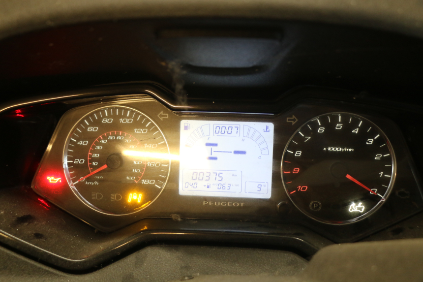 photo de COMPTEUR  PEUGEOT METROPOLIS 400 (2017 - 2020) - Zoom état d’usage