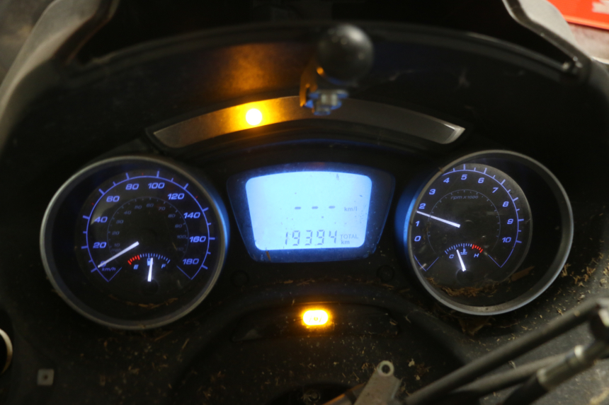photo de COMPTEUR  PIAGGIO MP3 HPE 350 (2018 - 2020) - Gros plan technique